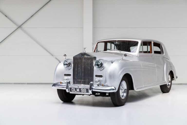 1953 ROLLS-ROYCE SILVER WRAITH BY JAMES YOUNG