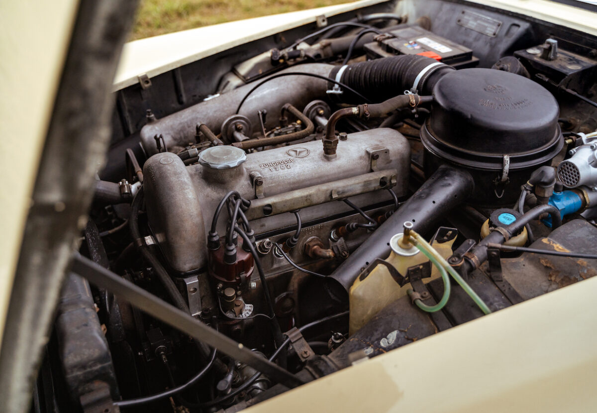 Mercedes-190SL-37